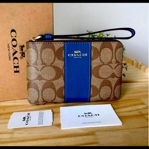Coach Wristlet Signature